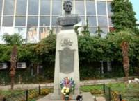 Памятник Амет хану Султану
