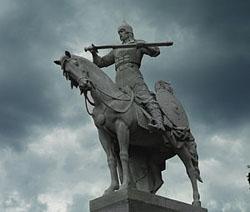 Старые Петровцы. Памятник Киевскому князю Святославу Игоревичу